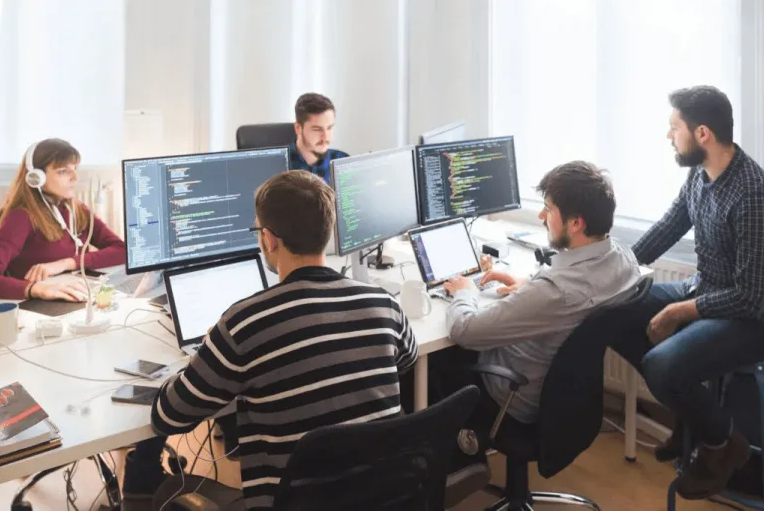 Collaborating Nearshore Teams for Custom Software